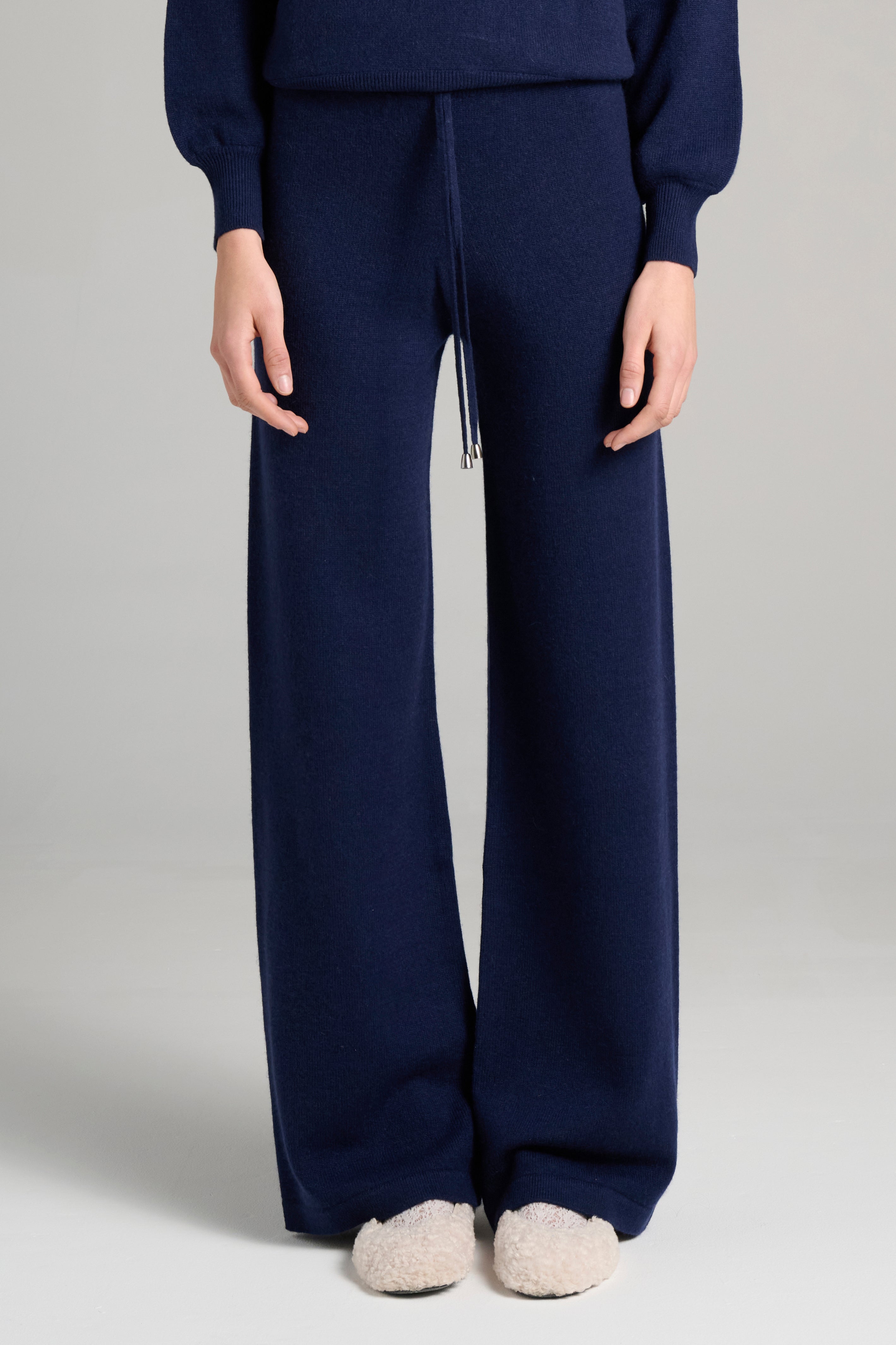 Close-up of navy Cariaggi cashmere. Rich tone and fine-knit texture in 100% Italian yarn.
