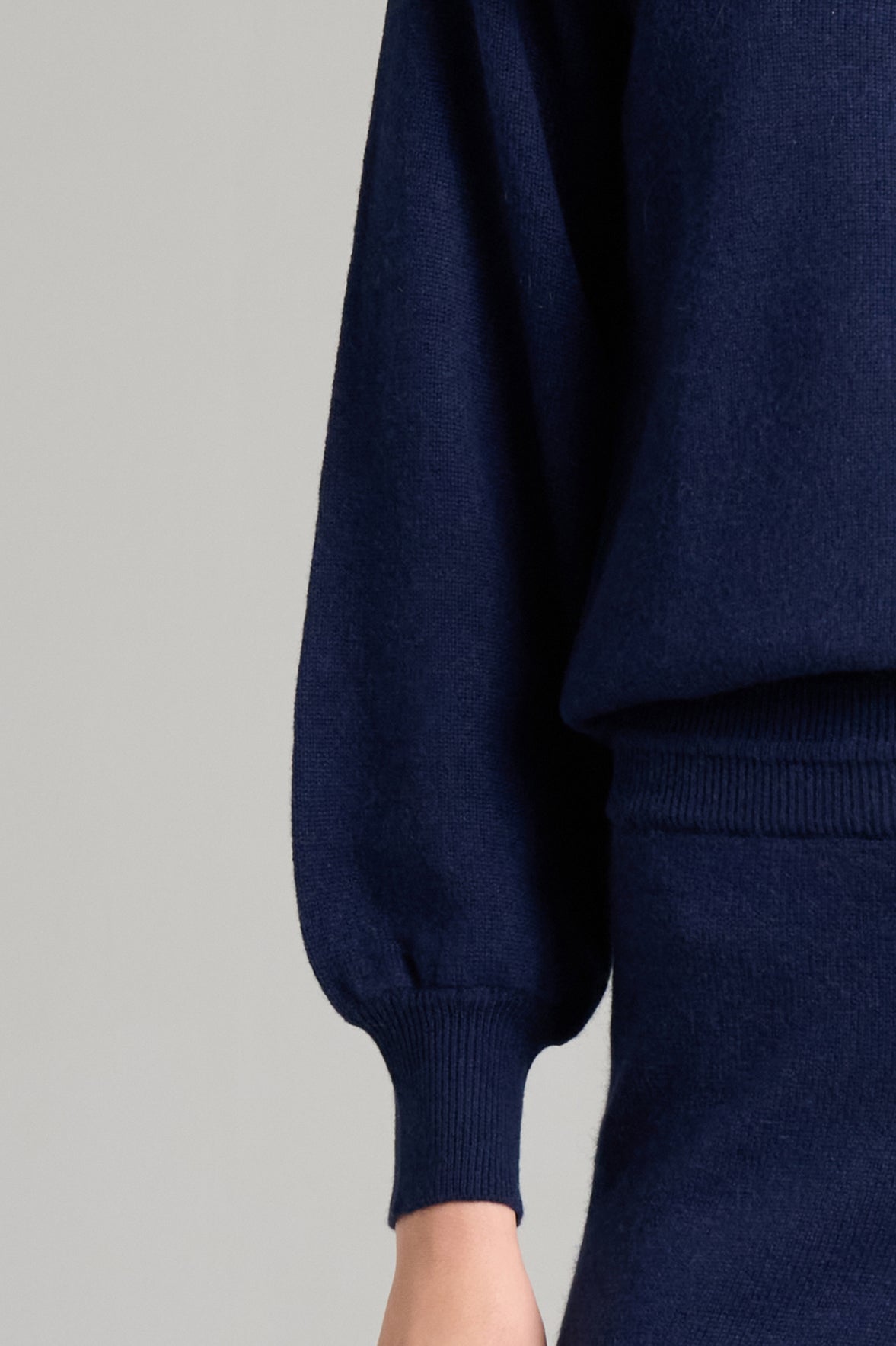 Close-up of Verona Sweater Navy in premium Cariaggi cashmere – ultra-soft, lightweight Italian knitwear with a refined texture and deep navy color.
