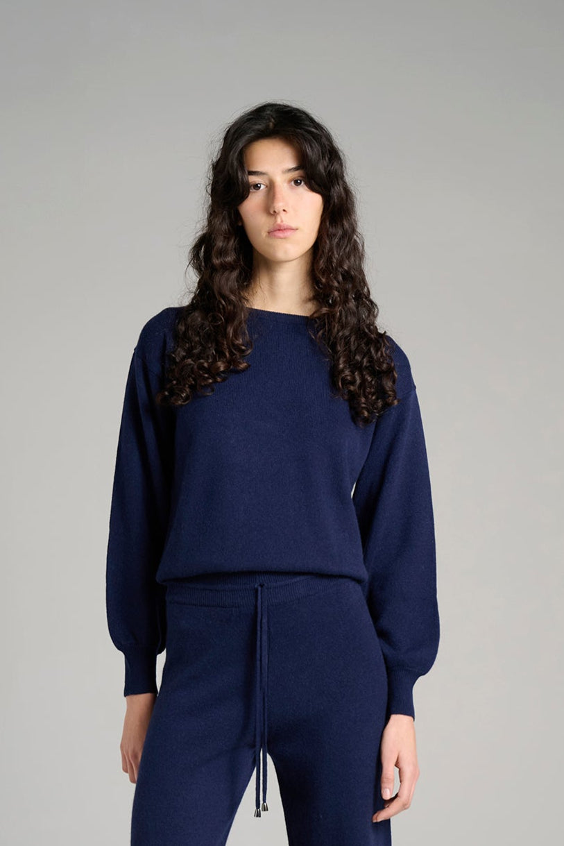 Verona Sweater Navy – 100% Cariaggi cashmere navy knit sweater for women, made in Italy. Luxuriously soft, breathable, and perfect for timeless elegance and comfort.