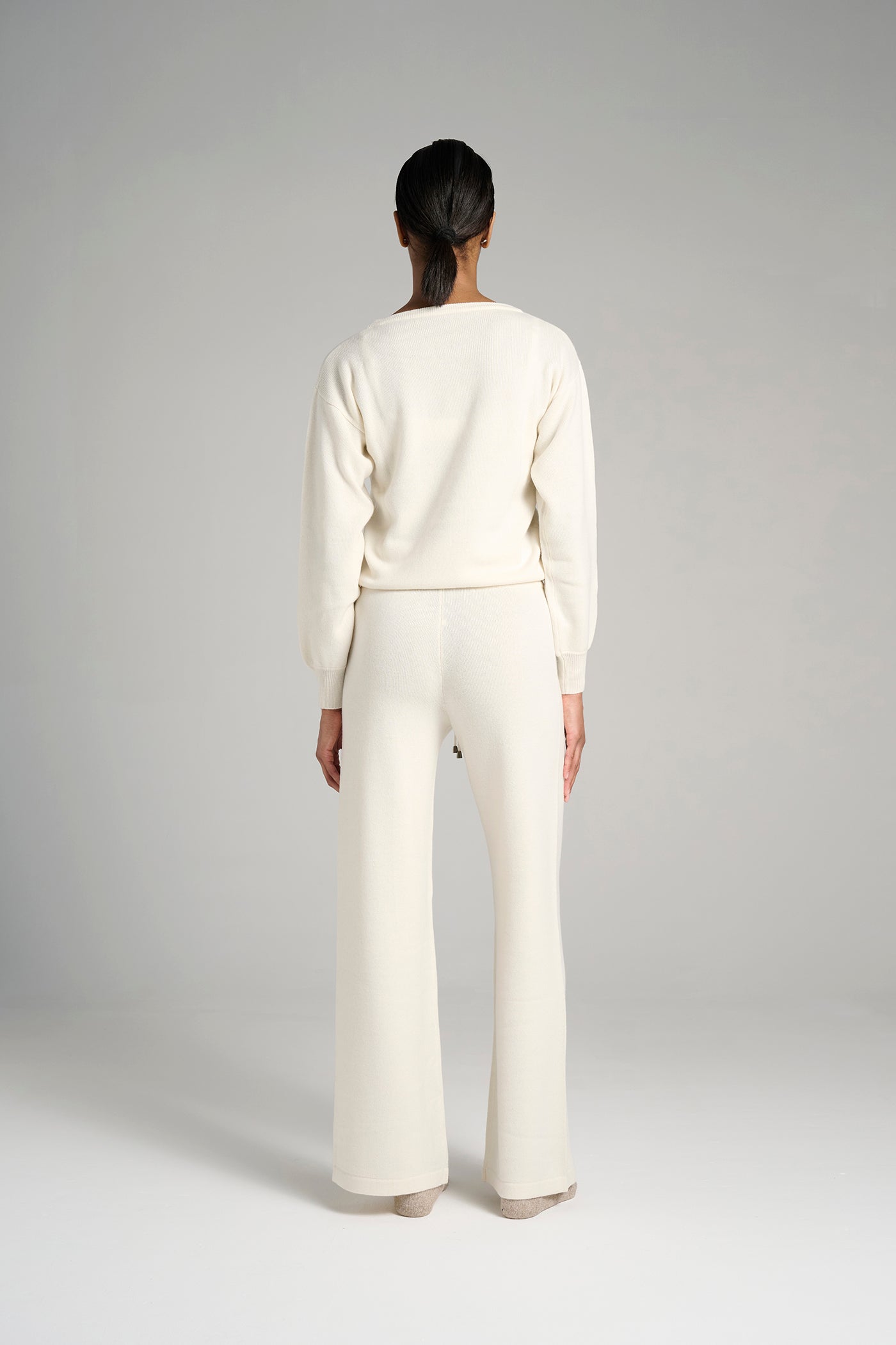 Model wearing Verona Sweater White Snow – luxurious white cashmere sweater for women, crafted in Italy for ultimate softness, warmth, and sophisticated style.